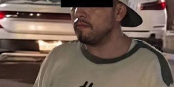Aficionado detenido tras vandalizar un automóvil durante festejos mundialistas en Playa del Carmen