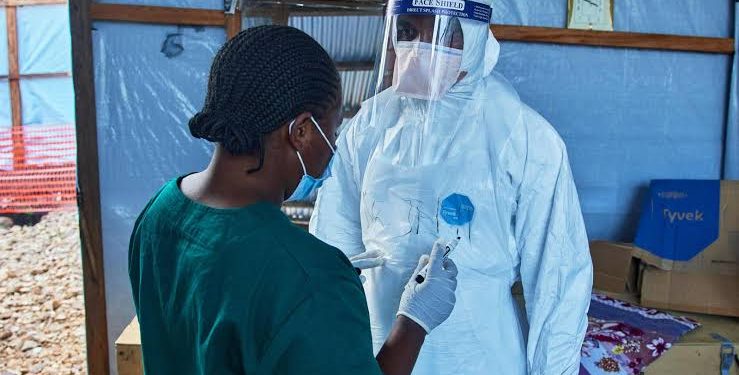 Crisis sanitaria en RD Congo: El brote de ébola escala a 828 fallecimientos