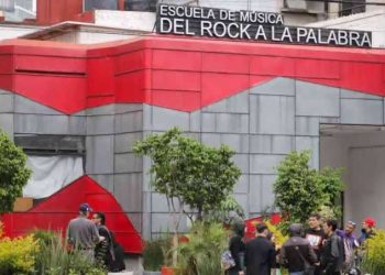 Concluyen 29 estudiantes su formación artística profesional en la Escuela de Música del Rock a la palabra