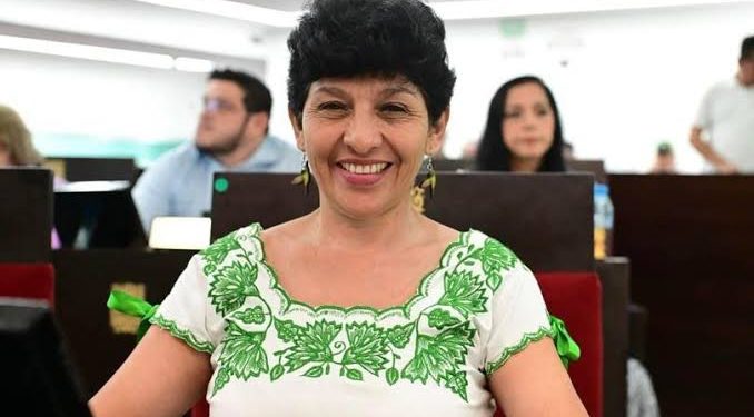 Elda Castillo Quintana levanta la mano: Busca la alcaldía bajo la bandera de Morena