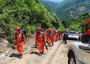 Tragedia en Gansu: Deslizamiento de tierra deja 21 muertos; concluyen labores de rescate