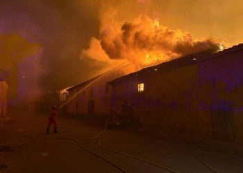 Devastador incendio en Zamora: El fuego arrasa 11 mil hectáreas en 24 horas y obliga a evacuar 14 poblaciones en España