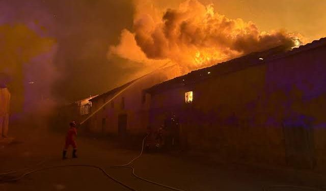 Devastador incendio en Zamora: El fuego arrasa 11 mil hectáreas en 24 horas y obliga a evacuar 14 poblaciones en España