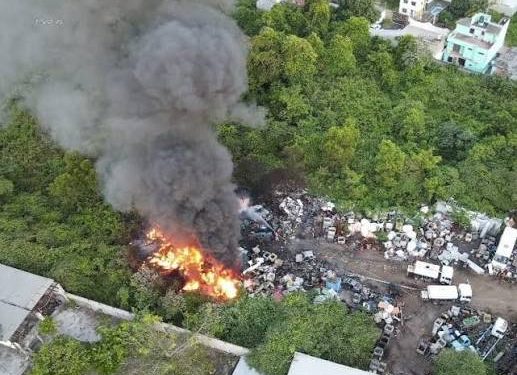 Activan Plan Marina: Despliegan operativo para sofocar fuerte incendio en chatarrera de Paraíso, Tabasco