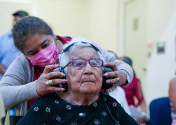Recuperan más de 2,500 personas capacidad de escuchar y comunicarse