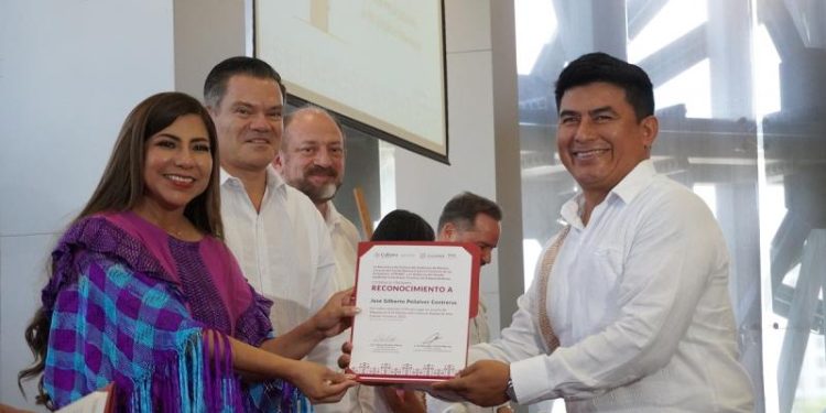 Reconocen talento y tradición de artesanas y artesanos de Yucatán
