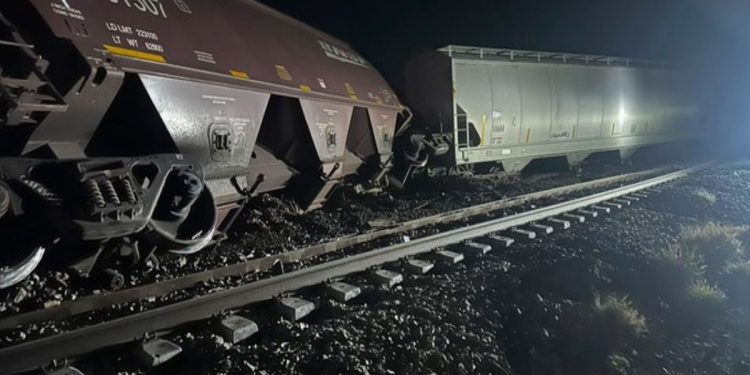 Se descarrila tren con químico corrosivo en Lerdo, Durango; descartan riesgos para la población