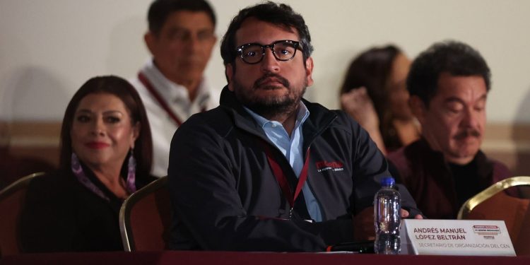 Andrés Manuel López Beltrán rechaza vinculación con el «huachicol fiscal» y defiende el legado de AMLO