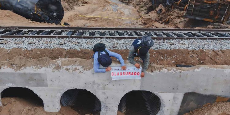 Ordena Semarnat a Ferromex plan de remediación por derrame en Sonora; reportan personas intoxicadas