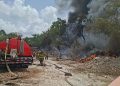 Cuerpos de emergencia sofocan incendio en encierro de embarcaciones en Cancún