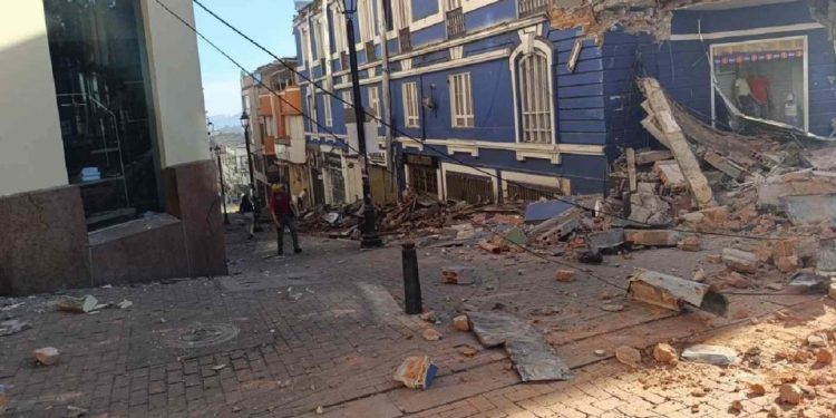 Terremoto de magnitud 7.4 sacude a Colombia; reportan heridos y daños materiales en varios departamentos