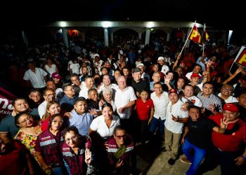 Rafa Marín encabeza multitudinaria asamblea informativa en Kantunilkín