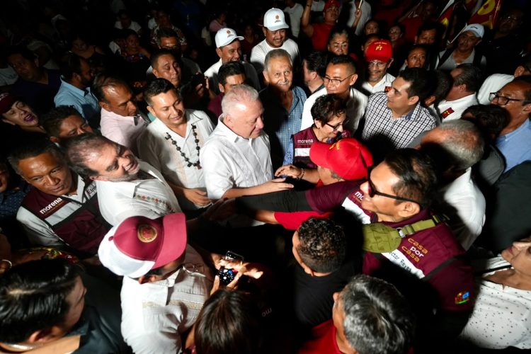 Rafa Marín encabeza multitudinaria asamblea informativa en Kantunilkín