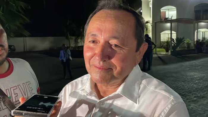 Nivardo Mena Villanueva se liga al crimen y entrega la seguridad de los ciudadanos, el municipio de Lázaro Cárdenas sangra por ambición personal.