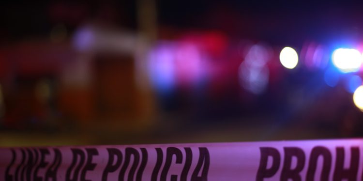 FGE investiga homicidio de joven tras ataque armado en Punta Brava