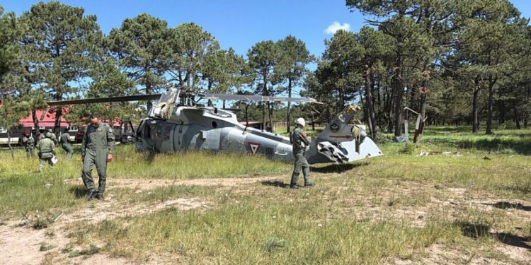 Helicóptero de la Sedena realiza aterrizaje de emergencia en Durango; ocupantes sufren lesiones leves