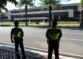 Adolescente mata a tiros a estudiante en escuela de Filipinas y transmite el ataque en directo por Facebook