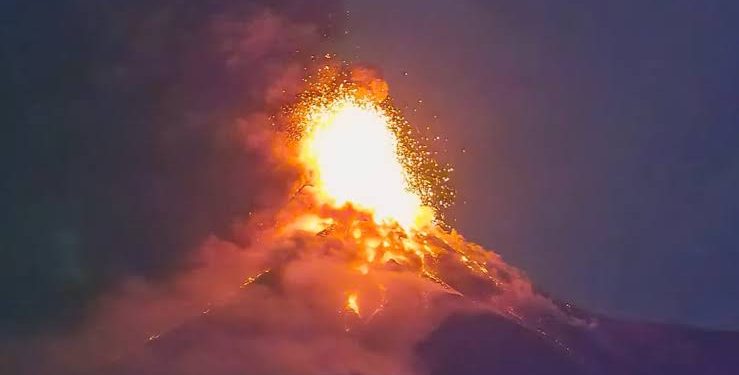 Guatemala declara alerta y realiza evacuaciones ante la erupción del Volcán de Fuego