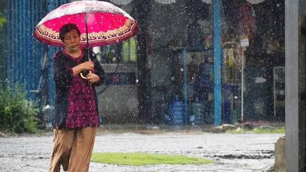 Prevén lluvias puntuales muy fuertes y calor sofocante en Tabasco por la onda tropical 32