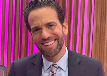 Carlos Loret de Mola acusa «simulación» de Morena tras la salida de Rubén Rocha Moya en Sinaloa