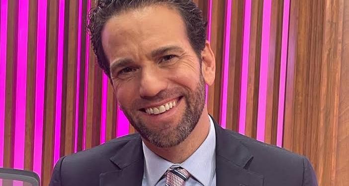 Carlos Loret de Mola acusa «simulación» de Morena tras la salida de Rubén Rocha Moya en Sinaloa