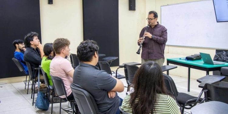 Especialistas acercan a comunidad de la UNAY nuevas herramientas y tendencias de la industria del audio
