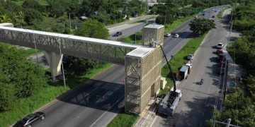 Rehabilitan puente peatonal del CRIT para mejorar seguridad y accesibilidad en el Periférico de Mérida