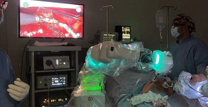 Realizan en Cancún la primera cirugía robótica en la historia de Quintana Roo