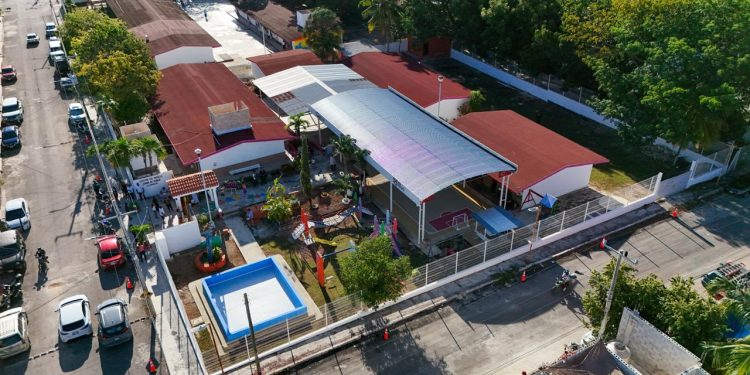 Tras 30 años de espera, Mara Lezama entrega nuevo domo a las y los alumnos del preescolar Juana de Asbaje, en Chetumal
