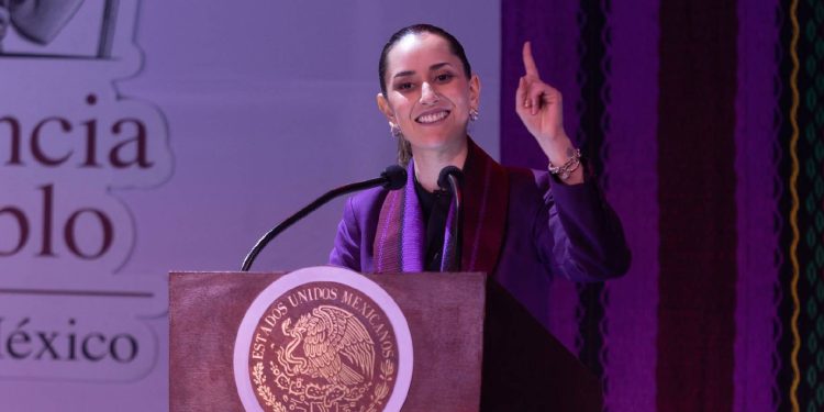 Claudia Sheinbaum minimiza la polémica por la participación de la comediante ‘Claudita’ en el informe de la senadora Simey Olvera