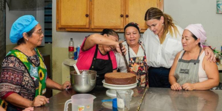 Cecilia Patrón impulsa la economía familiar en Mérida con capacitación para el autoempleo y créditos a emprendedores