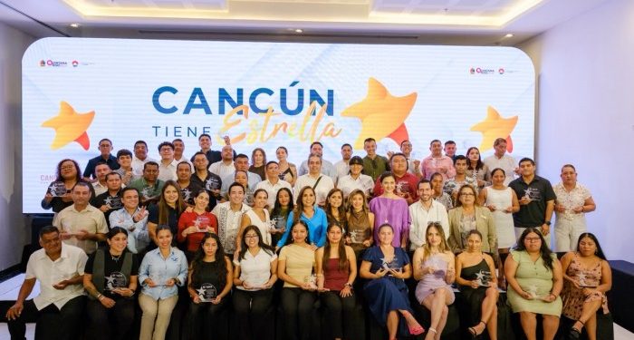 Reconocen a 44 trabajadores del sector turístico en la 11ª edición de «Cancún Tiene Estrella»