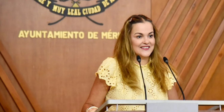 Llama Cecilia Patrón a denunciar extorsiones y «cobro de piso» ante la Fiscalía