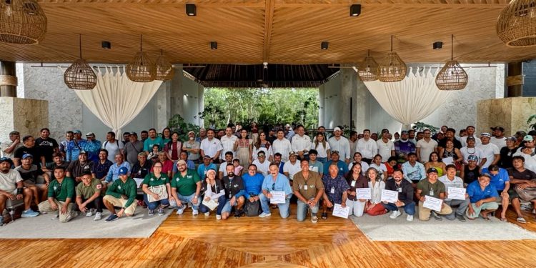 Entregan Mara Lezama y Josefina Rodríguez, titular de SECTUR, primeras 195 de credenciales a prestadores de servicios del Parque del Jaguar