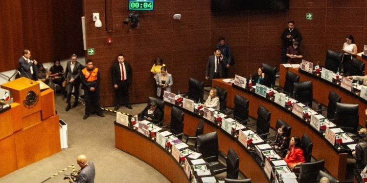 Senado aprueba reforma contra el uso indebido de identidad con sanciones de prisión y multas; la «Ley Antimemes» pasa a la Cámara de Diputados