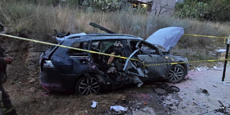 Explosión de pirotecnia dentro de un vehículo deja un muerto y 10 heridos durante procesión en Cuautitlán Izcalli