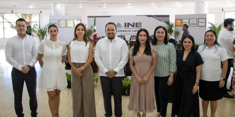 Participa Magistrado Presidente del TEQROO en ceremonia cívica por el inicio del Proceso Electoral Federal 2026-2027