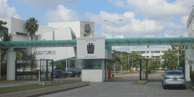 UJAT suspende un semestre a alumno de la DACSyH por ejercer violencia entre pares y bullying contra una compañera