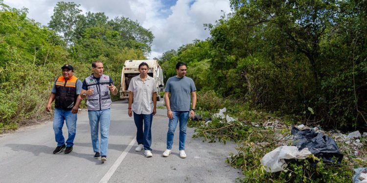 Supervisan limpieza de tiradero clandestino en la colonia Guerra de Castas en Tulum