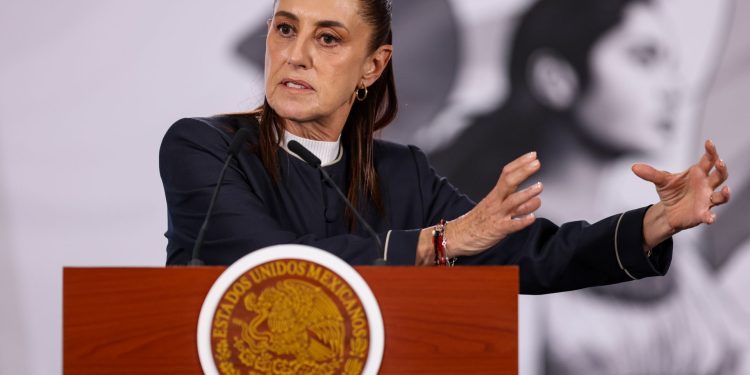 Sheinbaum evita posicionarse sobre la presencia de «Andy» López Beltrán en el 15 aniversario de Morena