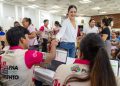 Estefanía Mercado entrega apoyos alimentarios de “Playa Llena, Corazón Contento”