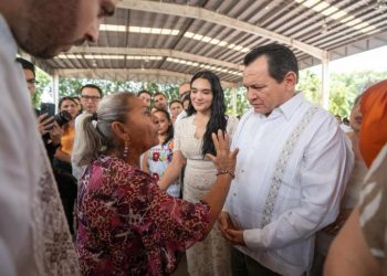 Pensión resuelta por el Issste, adeudo condonado y pozo en reparación: la atención a doña Josefina, día por día