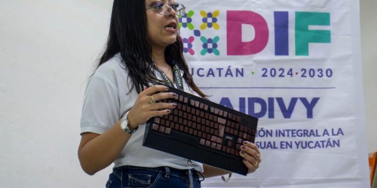 DIF Yucatán promueve inclusión educativa mediante taller de sensibilización sobre discapacidad visual
