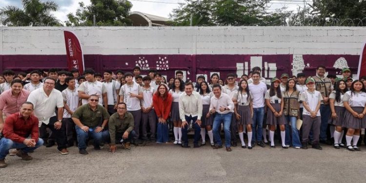 Juventudes de Yucatán se suman a la creación del Mural Temático más Grande del Mundo