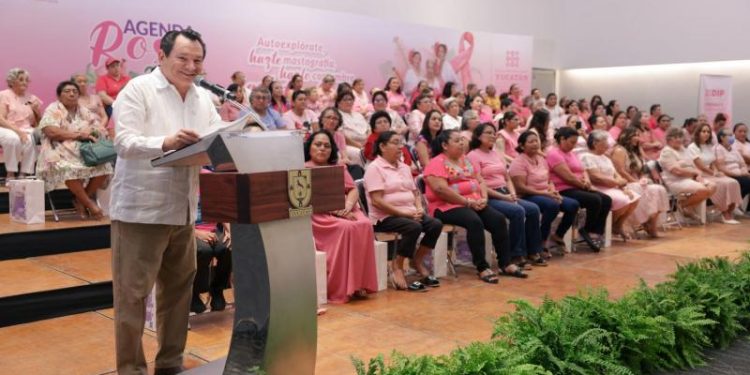 Después del cáncer, Fátima pidió a sus hijas tapar los espejos de su casa; 12 años después, a los 75, recibió su prótesis: el DIF entrega 100 kits al cierre de la Agenda Rosa