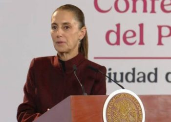 «Todos somos iguales»: Claudia Sheinbaum niega trato preferencial a legisladores en el AICM