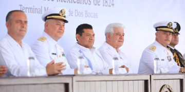 Encabeza Javier May conmemoración del aniversario de la Armada de México y de la Constitución de 1824 en Dos Bocas