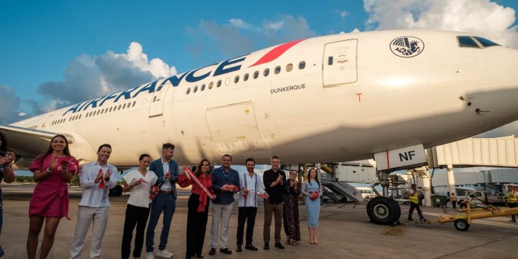 Quintana Roo celebra 15 años de la ruta aérea París-Cancún y anuncia más frecuencias