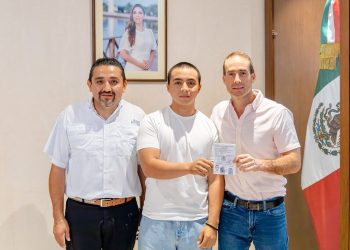 Ayuntamiento de Tulum entrega cartillas del Servicio Militar Nacional y promueve la responsabilidad cívica
