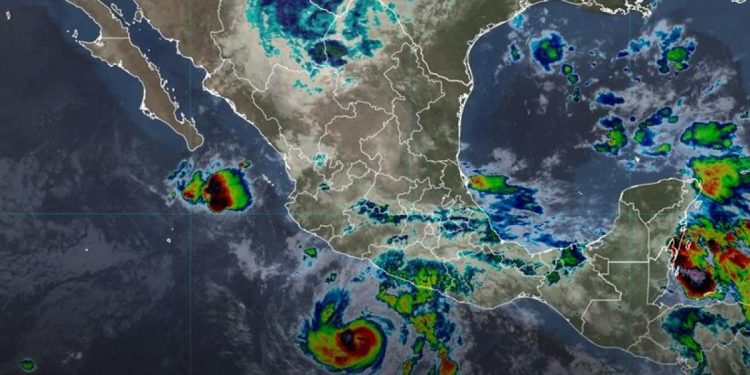 Huracán «Trudy» alcanza categoría 3 frente a las costas del Pacífico mexicano